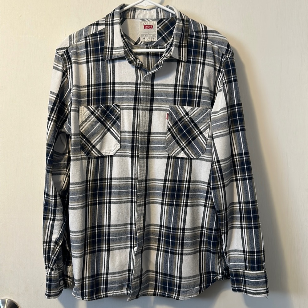 Levi flannel shirt, like new condition!